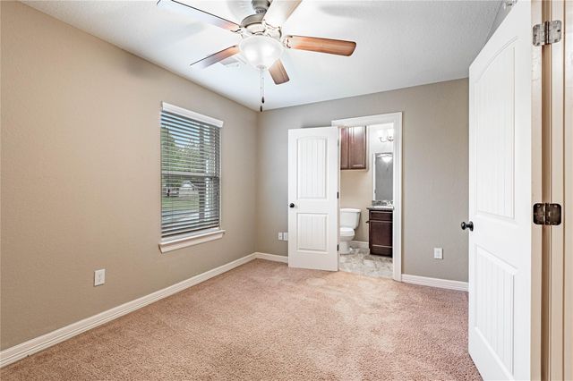 2002 20th Street 402, Huntsville, TX 77340