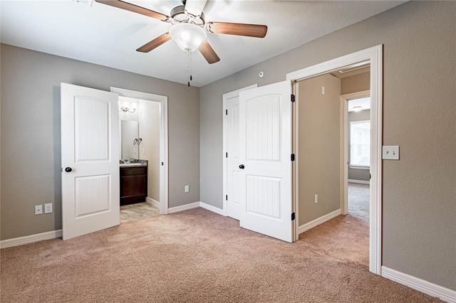 2002 20th Street 402, Huntsville, TX 77340
