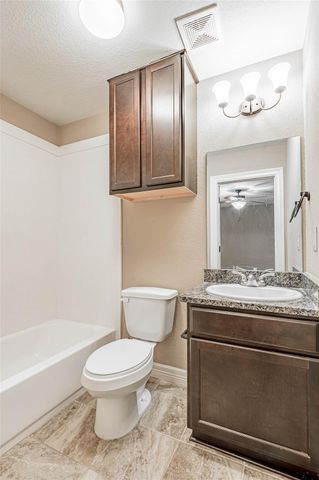 2002 20th Street 402, Huntsville, TX 77340