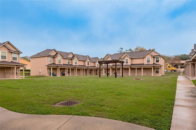 2002 20th Street 402, Huntsville, TX 77340