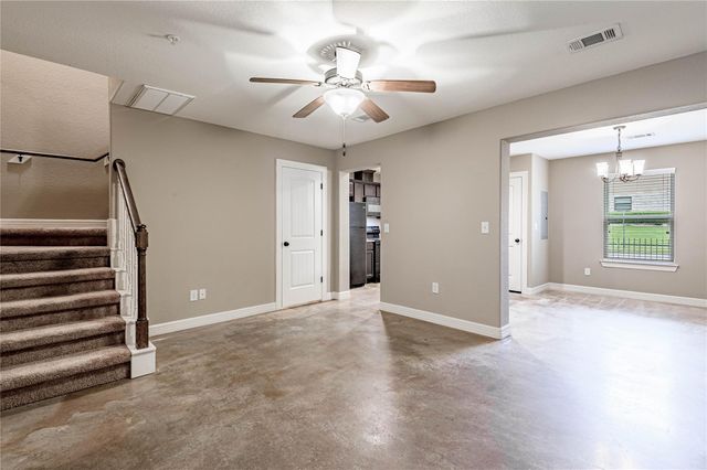 2002 20th Street 402, Huntsville, TX 77340