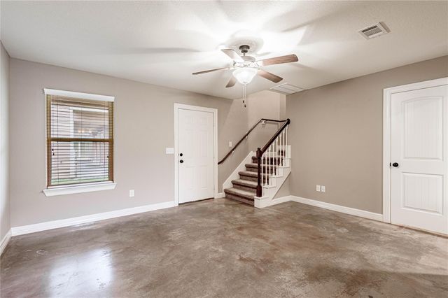 2002 20th Street 402, Huntsville, TX 77340