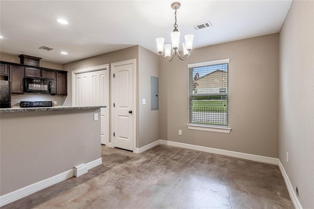 2002 20th Street 402, Huntsville, TX 77340