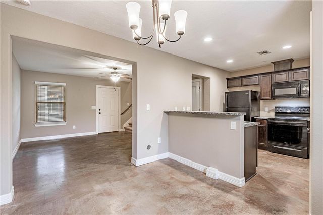 2002 20th Street 402, Huntsville, TX 77340