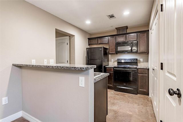 2002 20th Street 402, Huntsville, TX 77340