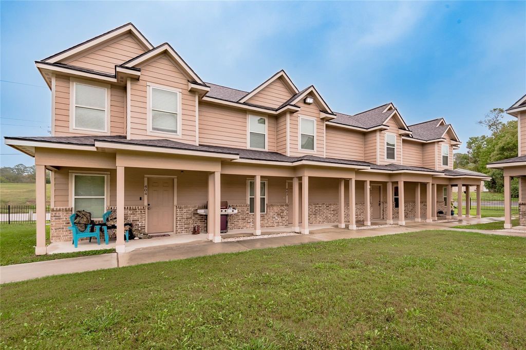 2002 20th Street 402, Huntsville, TX 77340