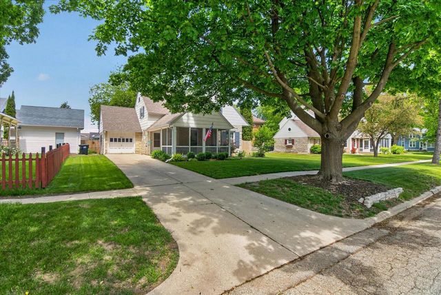 14 E Rockwell STREET, Elkhorn, WI 53121