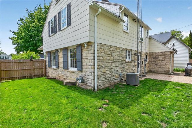 14 E Rockwell STREET, Elkhorn, WI 53121