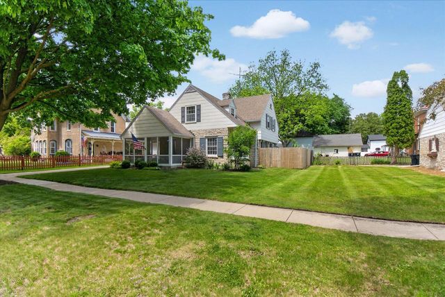 14 E Rockwell STREET, Elkhorn, WI 53121