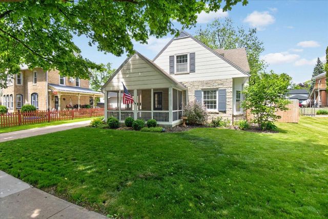 14 E Rockwell STREET, Elkhorn, WI 53121