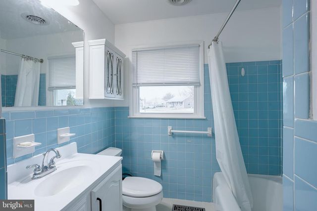 32 S ROSE LN, West Berlin, NJ 08091