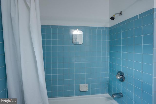 32 S ROSE LN, West Berlin, NJ 08091