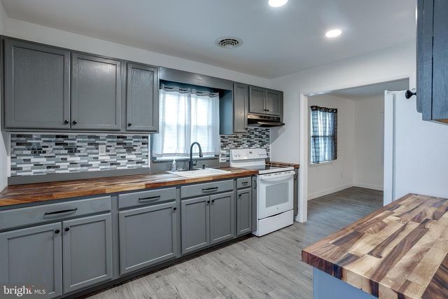 32 S ROSE LN, West Berlin, NJ 08091