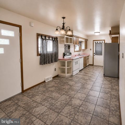 2070 SANDALWOOD CT, York, PA 17404