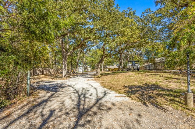 916 Kimbrough Road, Azle, TX 76020