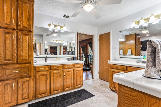 916 Kimbrough Road, Azle, TX 76020