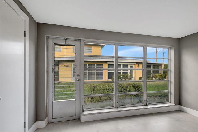 13602 Via Flora Apt C, Delray Beach, FL 33484