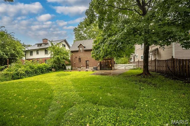 789 Yale Avenue, University City, MO 63130