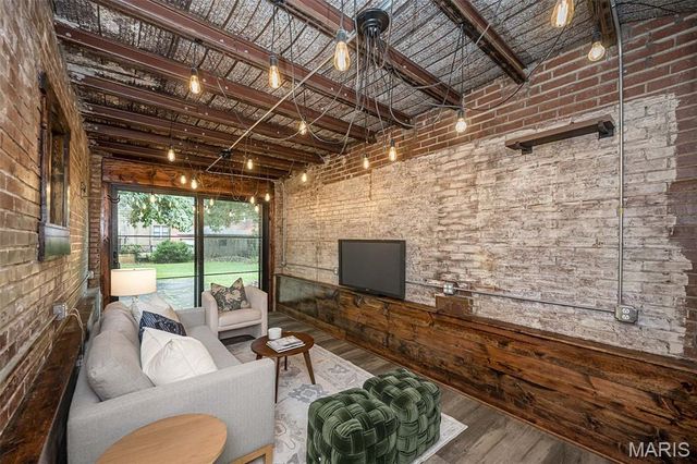 789 Yale Avenue, University City, MO 63130