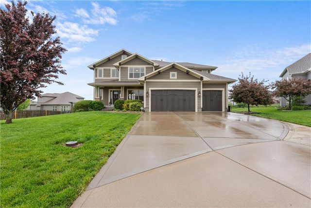 405 SE Mill Creek Circle, Lee's Summit, MO 64063