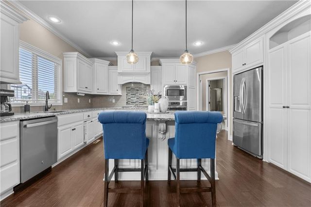 405 SE Mill Creek Circle, Lee's Summit, MO 64063