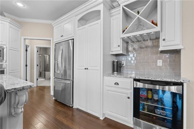 405 SE Mill Creek Circle, Lee's Summit, MO 64063