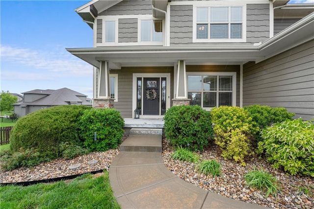 405 SE Mill Creek Circle, Lee's Summit, MO 64063