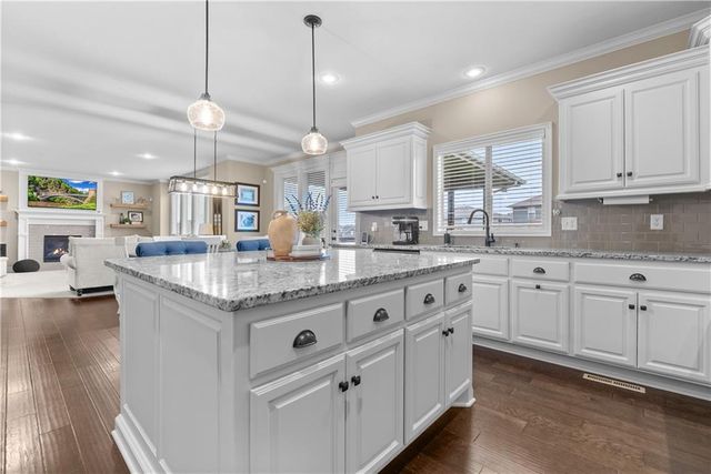 405 SE Mill Creek Circle, Lee's Summit, MO 64063