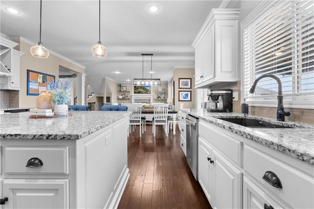 405 SE Mill Creek Circle, Lee's Summit, MO 64063