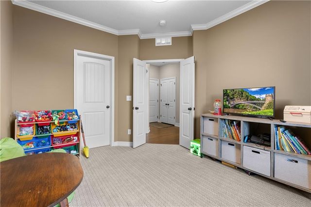 405 SE Mill Creek Circle, Lee's Summit, MO 64063