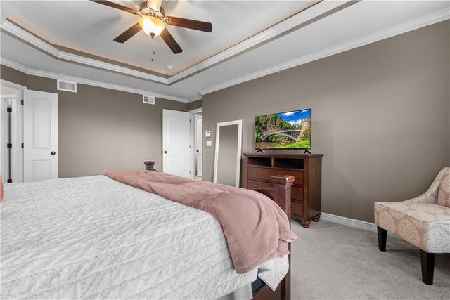405 SE Mill Creek Circle, Lee's Summit, MO 64063