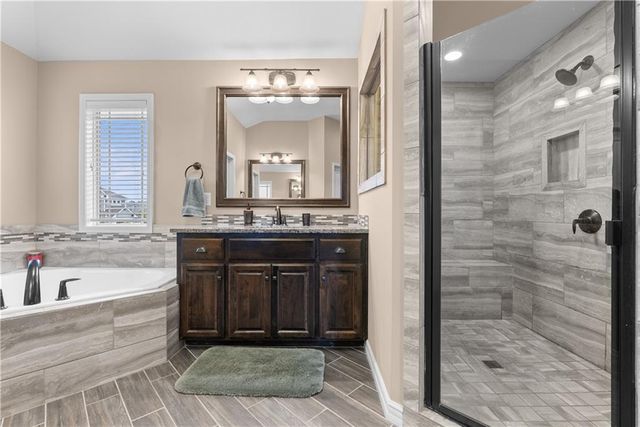 405 SE Mill Creek Circle, Lee's Summit, MO 64063