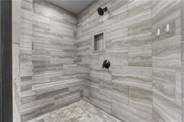 405 SE Mill Creek Circle, Lee's Summit, MO 64063