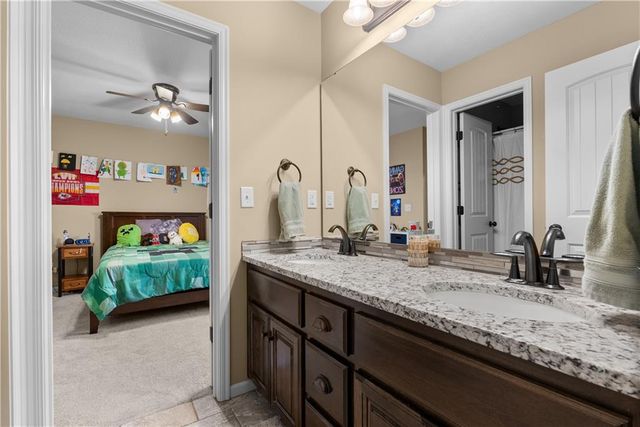405 SE Mill Creek Circle, Lee's Summit, MO 64063