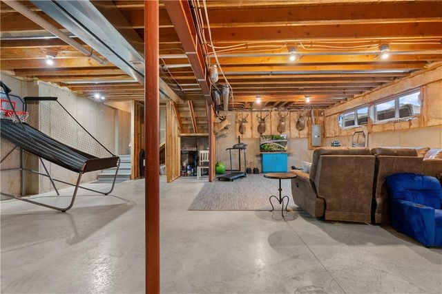 405 SE Mill Creek Circle, Lee's Summit, MO 64063