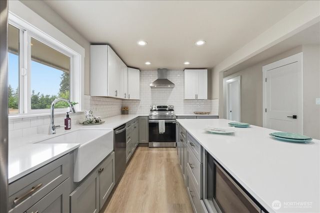 1724 N Narrows Drive, Tacoma, WA 98406