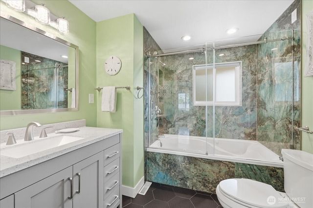 1724 N Narrows Drive, Tacoma, WA 98406