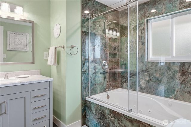 1724 N Narrows Drive, Tacoma, WA 98406