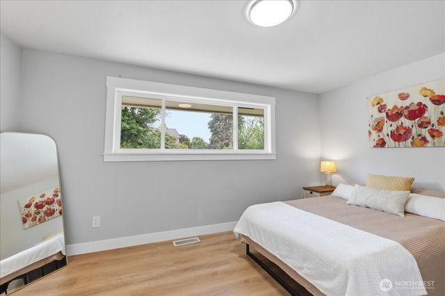 1724 N Narrows Drive, Tacoma, WA 98406