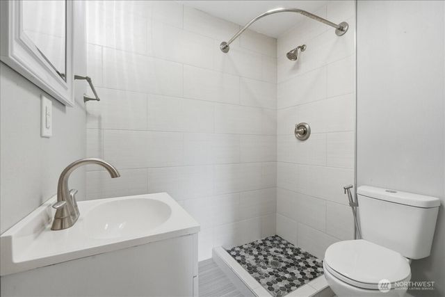 1724 N Narrows Drive, Tacoma, WA 98406