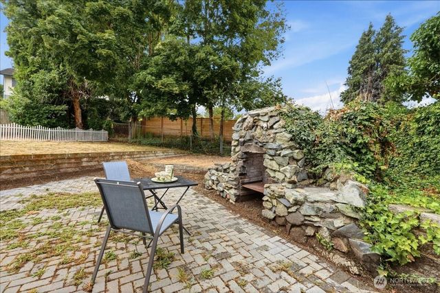 1724 N Narrows Drive, Tacoma, WA 98406