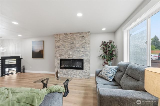 1724 N Narrows Drive, Tacoma, WA 98406