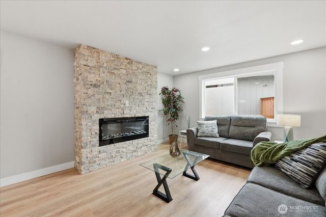 1724 N Narrows Drive, Tacoma, WA 98406