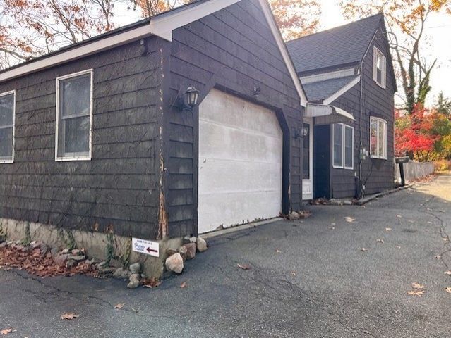 10 Oak Rd, Middleton, MA 01949