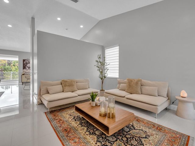 933 Falling Water Rd, Weston, FL 33326