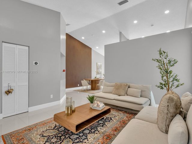 933 Falling Water Rd, Weston, FL 33326