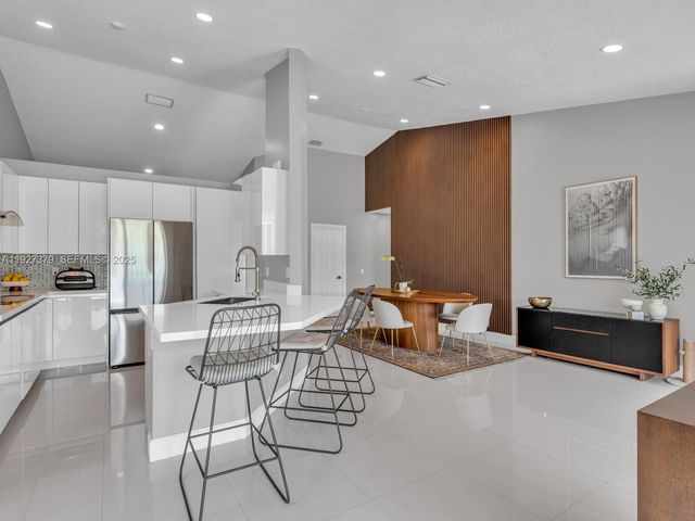 933 Falling Water Rd, Weston, FL 33326