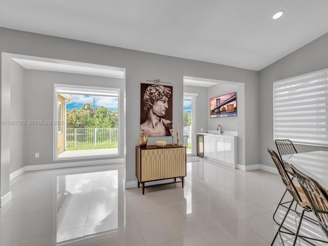 933 Falling Water Rd, Weston, FL 33326