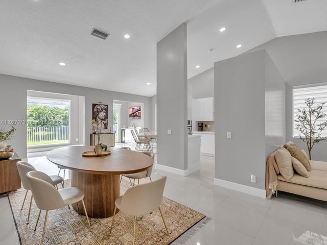 933 Falling Water Rd, Weston, FL 33326