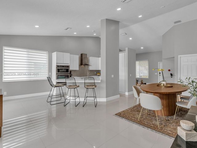 933 Falling Water Rd, Weston, FL 33326